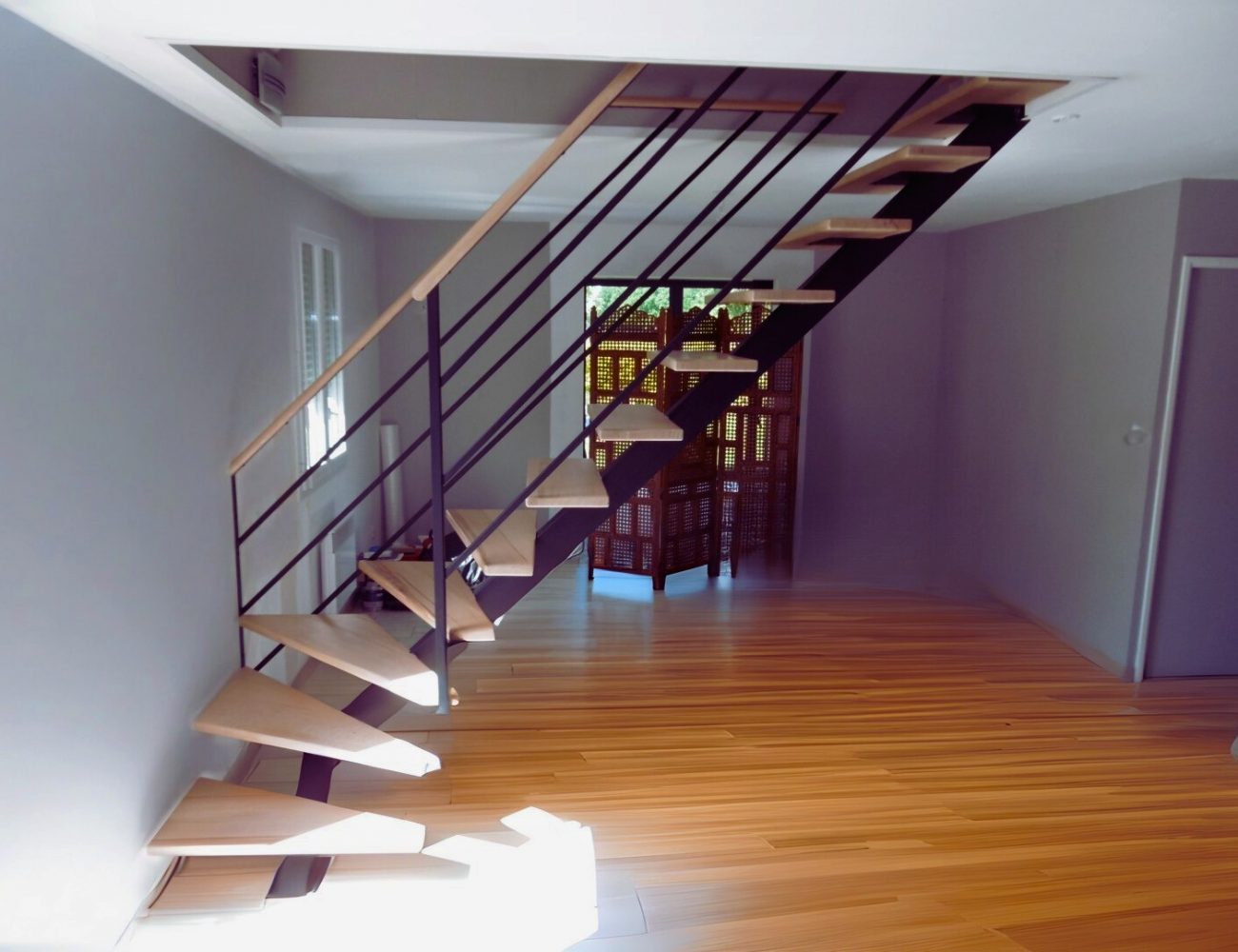 escalier frêne limon centrale