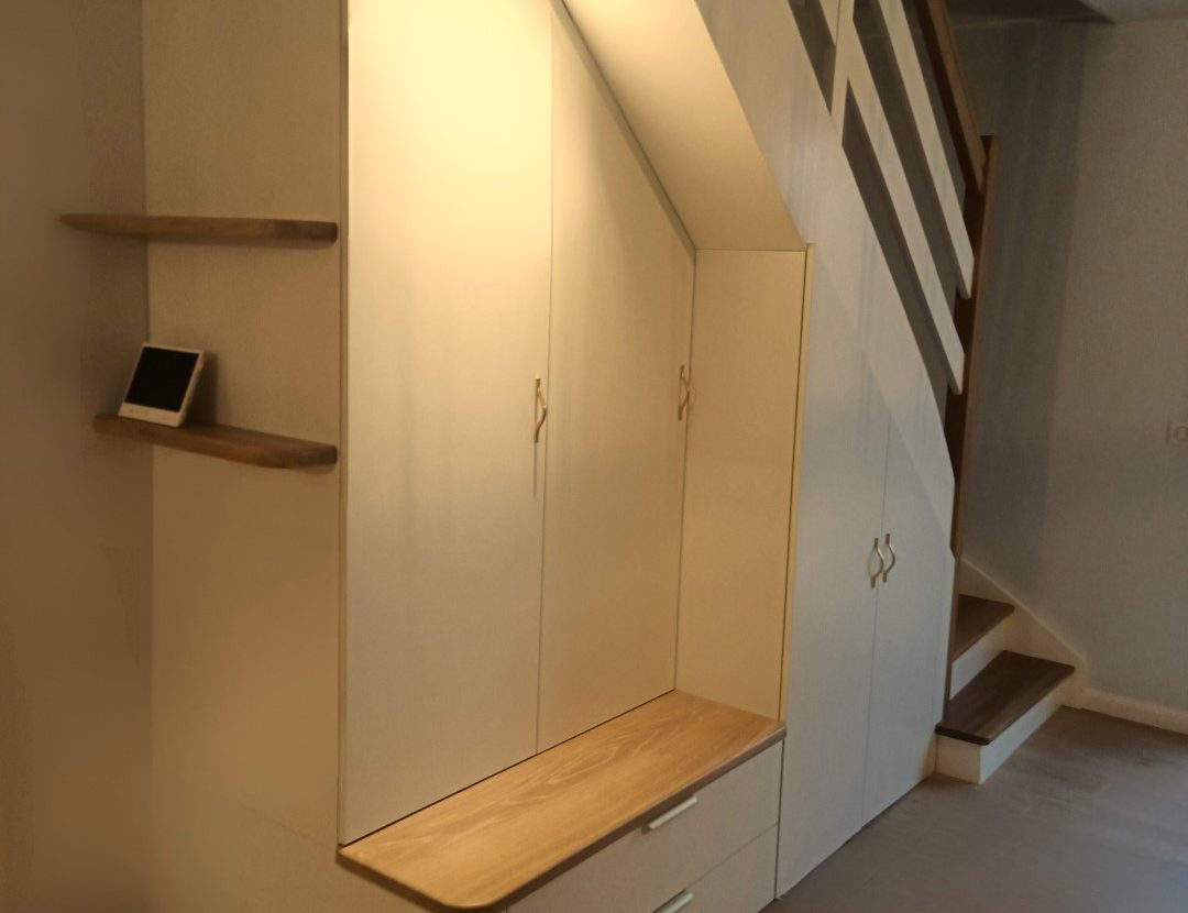 Meuble dessous d'escalier